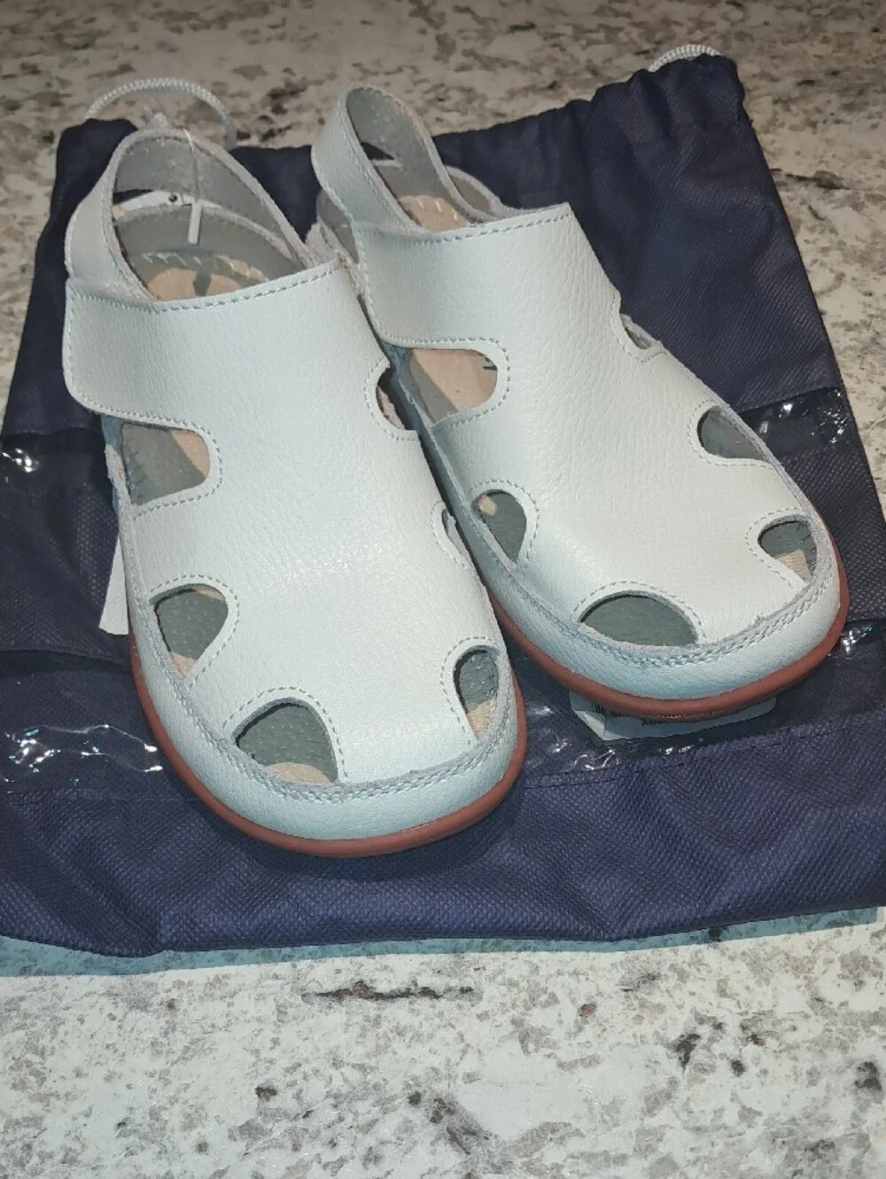 NWT! Dadawen Kids White Leather Sandals with Velcro Strap SIZE 33(1.5US)